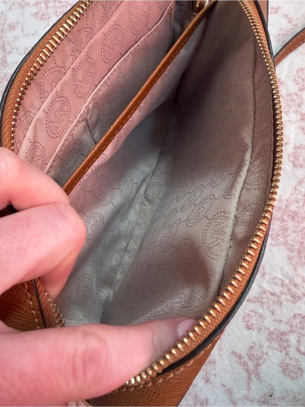 Like new Michael Kors Large East West Crossbody Bag